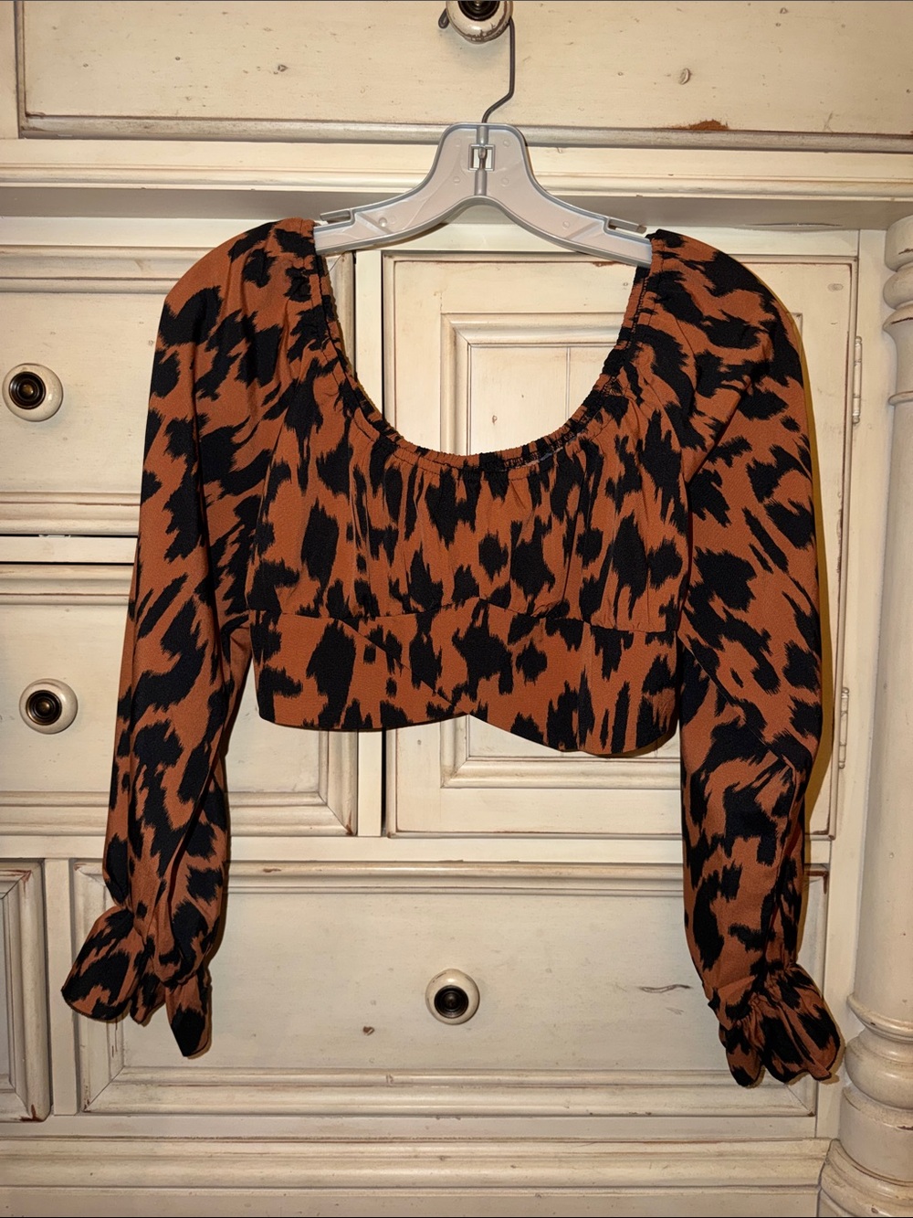 SHEIN Burnt orange and black Animal Print Cropped Puff-Sleeve Top